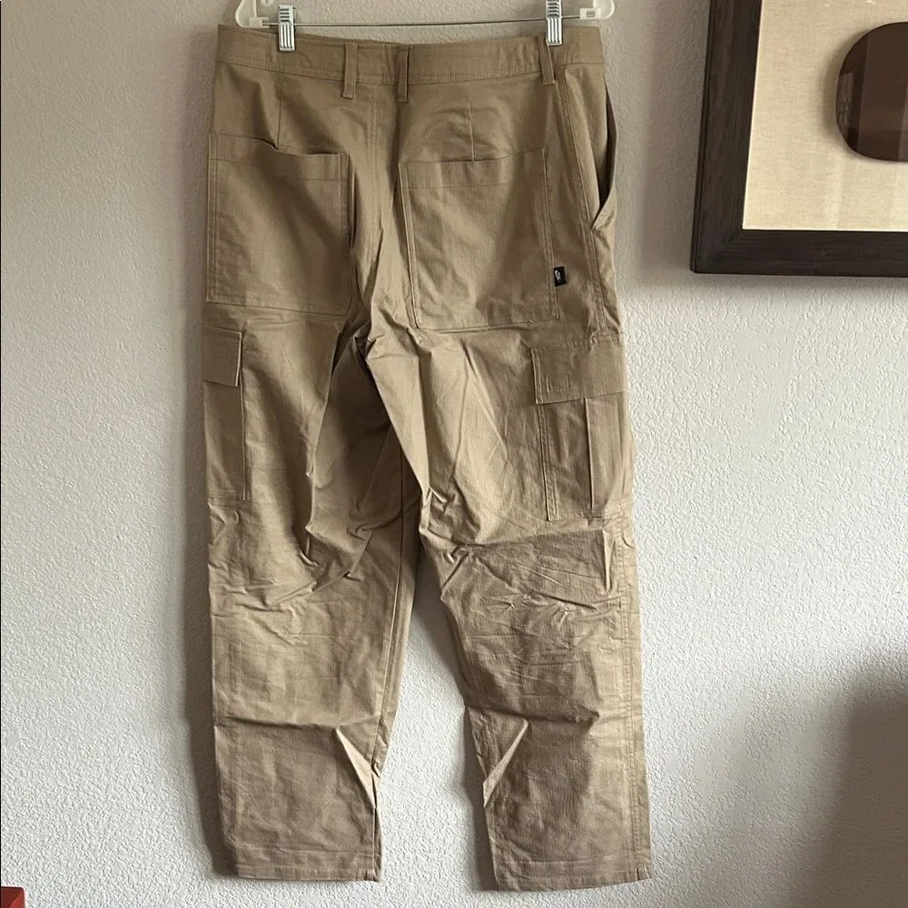 Nike Men's Tan Cargo Pants new no tags size M 32x32 men
